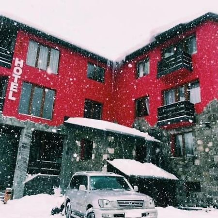 Red House Hotel Bakuriani Eksteriør billede